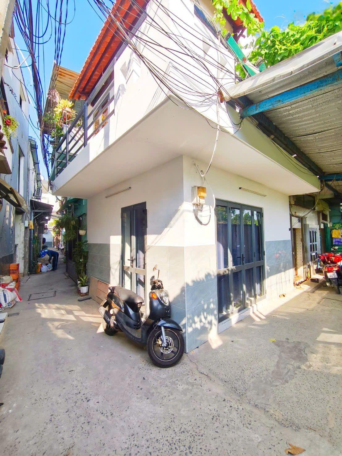 Bán gấp nhà 2tầng huỳnh văn chính. dt 20m, hxh thông. nhà đẹp ở liền