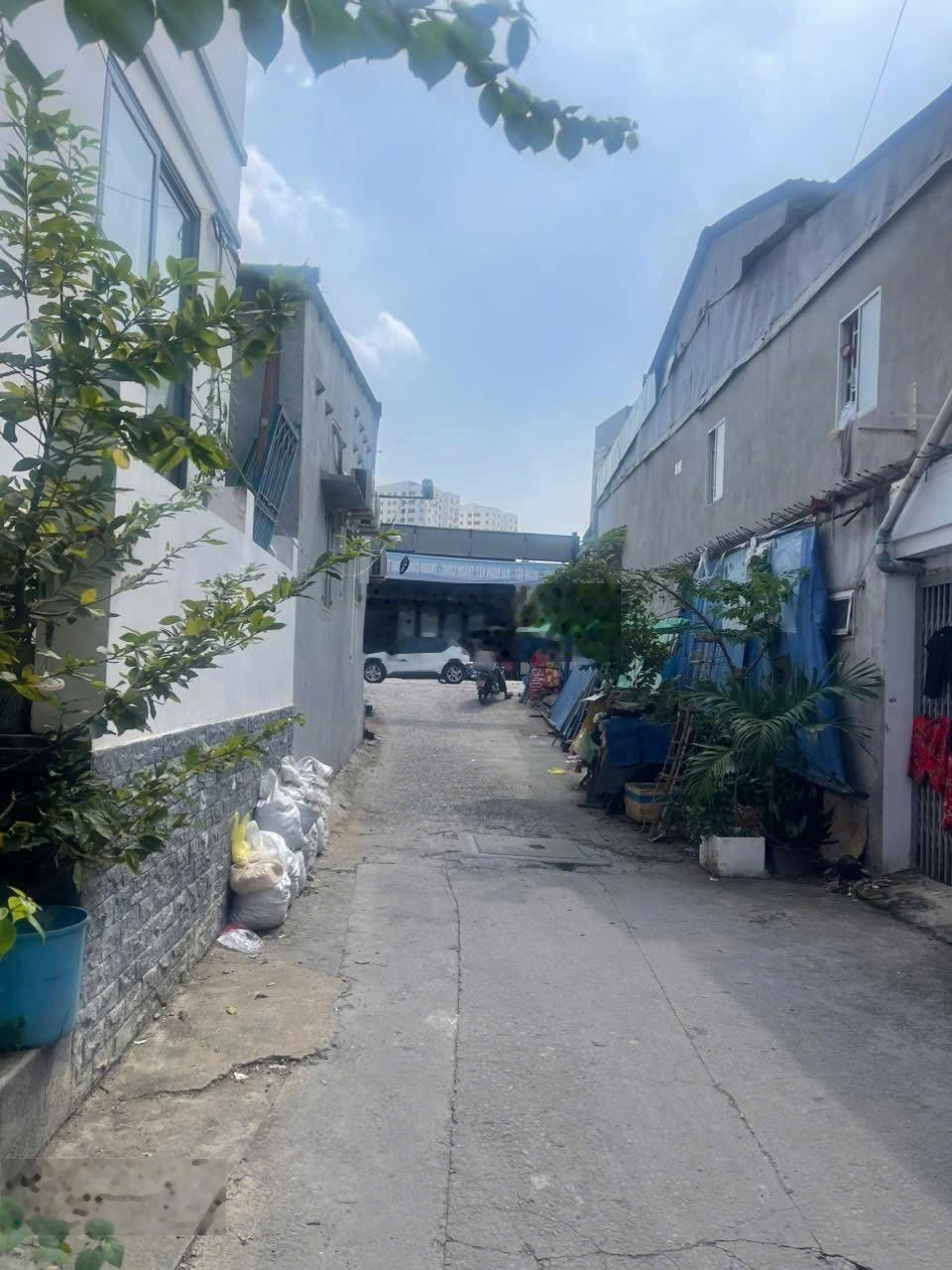 Gấp bán nhà cấp 4 diện tích khủng 99m2 - sẵn 3 phòng trọ dòng tiền 10tr/tháng - vài căn ra mặt tiền