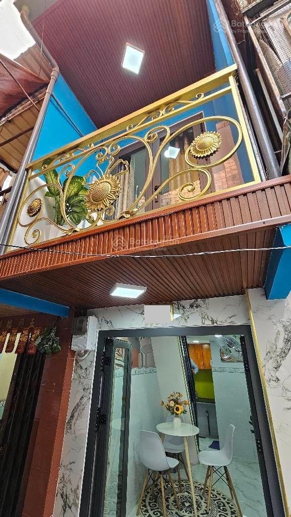 1 căn duy nhất trong khu vực, nhà đẹp 3 tầng ngay chợ Trần Văn Quang chỉ chưa đến 2 tỷ