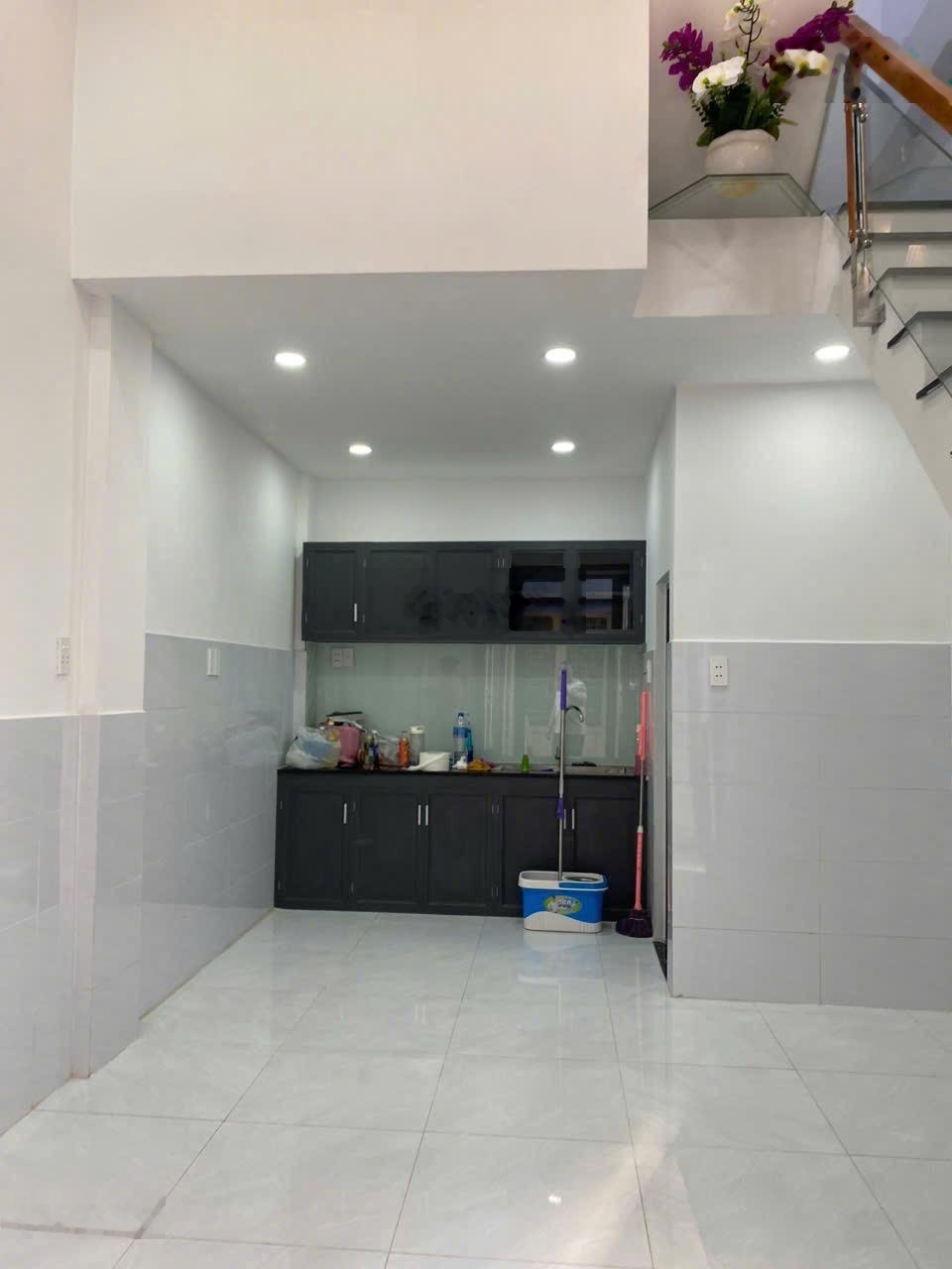 Bán nhà riêng tại Lạc Long Quân, 1,95 tỷ, DTS 45 m2, chính chủ giá ưu đãi