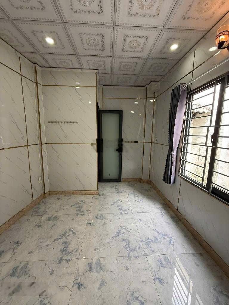 Sát Quận 1 - gần chợ Bà Chiểu cách 1 căn ra hẻm ô tô thông 24m2 - 2 tầng