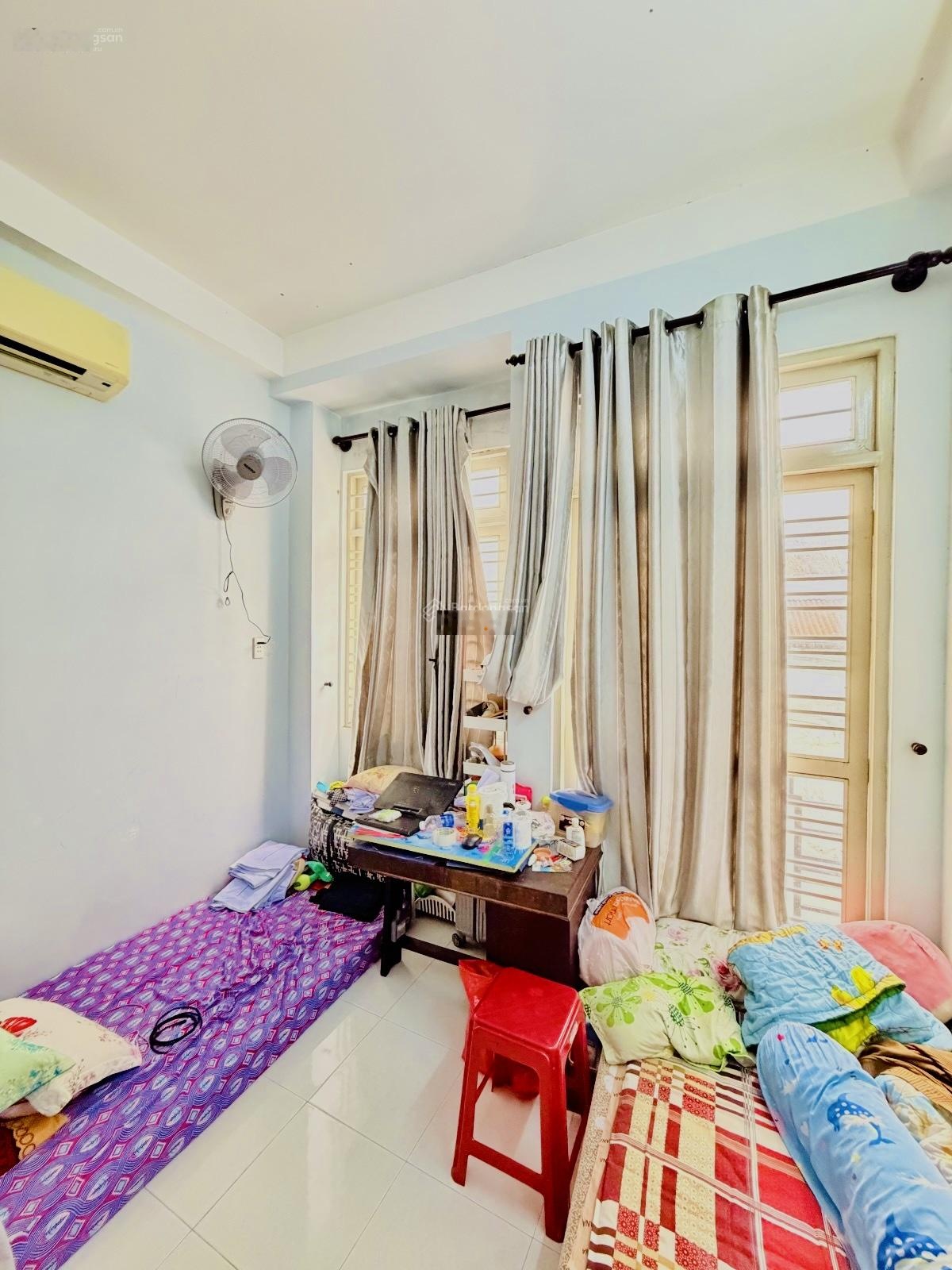 Nhà chính chủ lâu năm, chủ vay bank thiện chí bán, trung tâm Quận 1, 4 tầng, 4 phòng ngủ, SHR đẹp