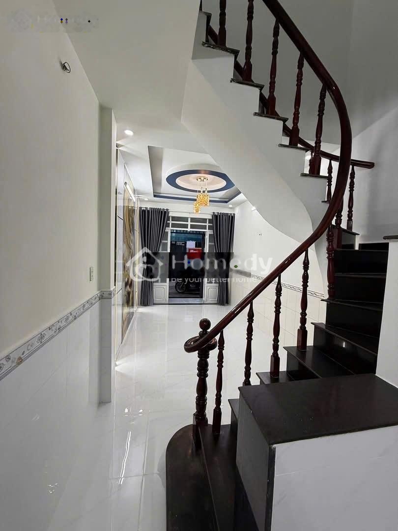 Nhà đẹp gần đường lộ lớn dài đến 10.5 tại đường Trần Văn Lắm, Quận 12