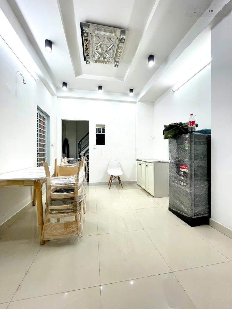 Hiếm! Bán nhà Đường Phùng Văn Cung diện tích 42m2, Giá