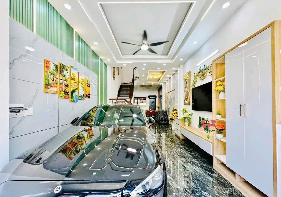 Kẹt tiền bán nhà Đường Nguyễn Thái Bình - Q1. Giá 4tỷ590/75,9m2 gần cho Bến Thành. Cho thuê 28tr/th