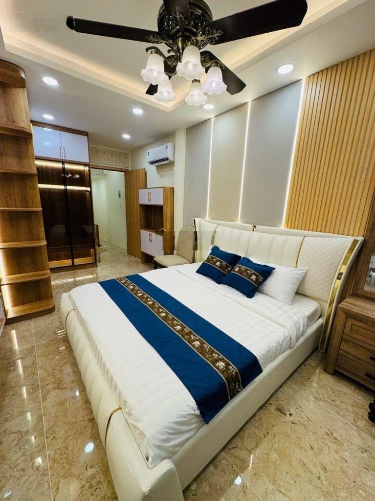 Bán nhà 2 tầng, hẻm xe hơi thông,Lạc Long Quân,p9,Tân Bình,dt44 m2,giá 5 tỷ,tặng full nội thất