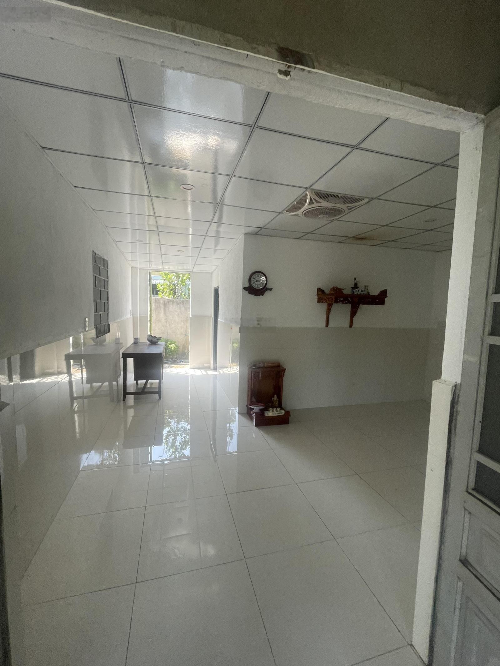 Bán hoặc cho thuê nhà ngang 10m dài 22m. Có giếng khoan và cây ăn trái