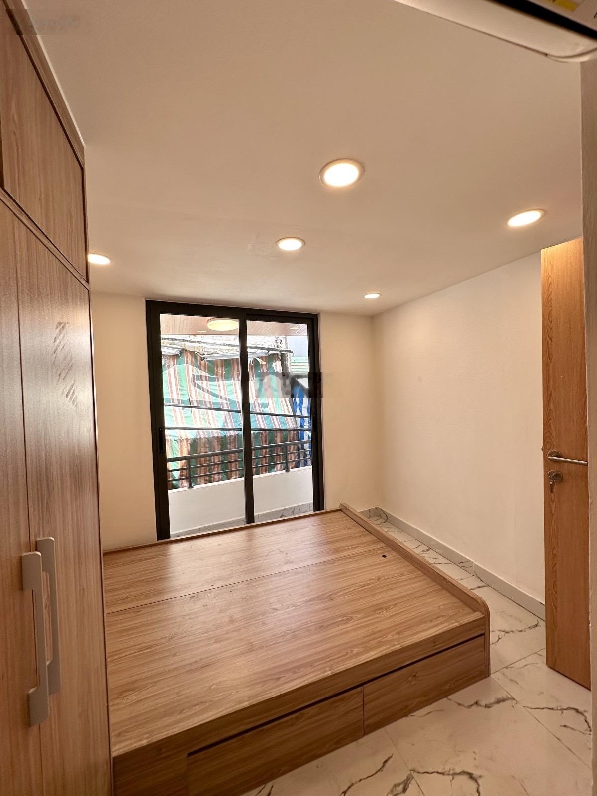 Bán nhà riêng mới Trần Hưng Đạo, 4,28 tỷ, 12.4m2, 2PN, 3WC, pháp lý đầy đủ. Hẻm thông.