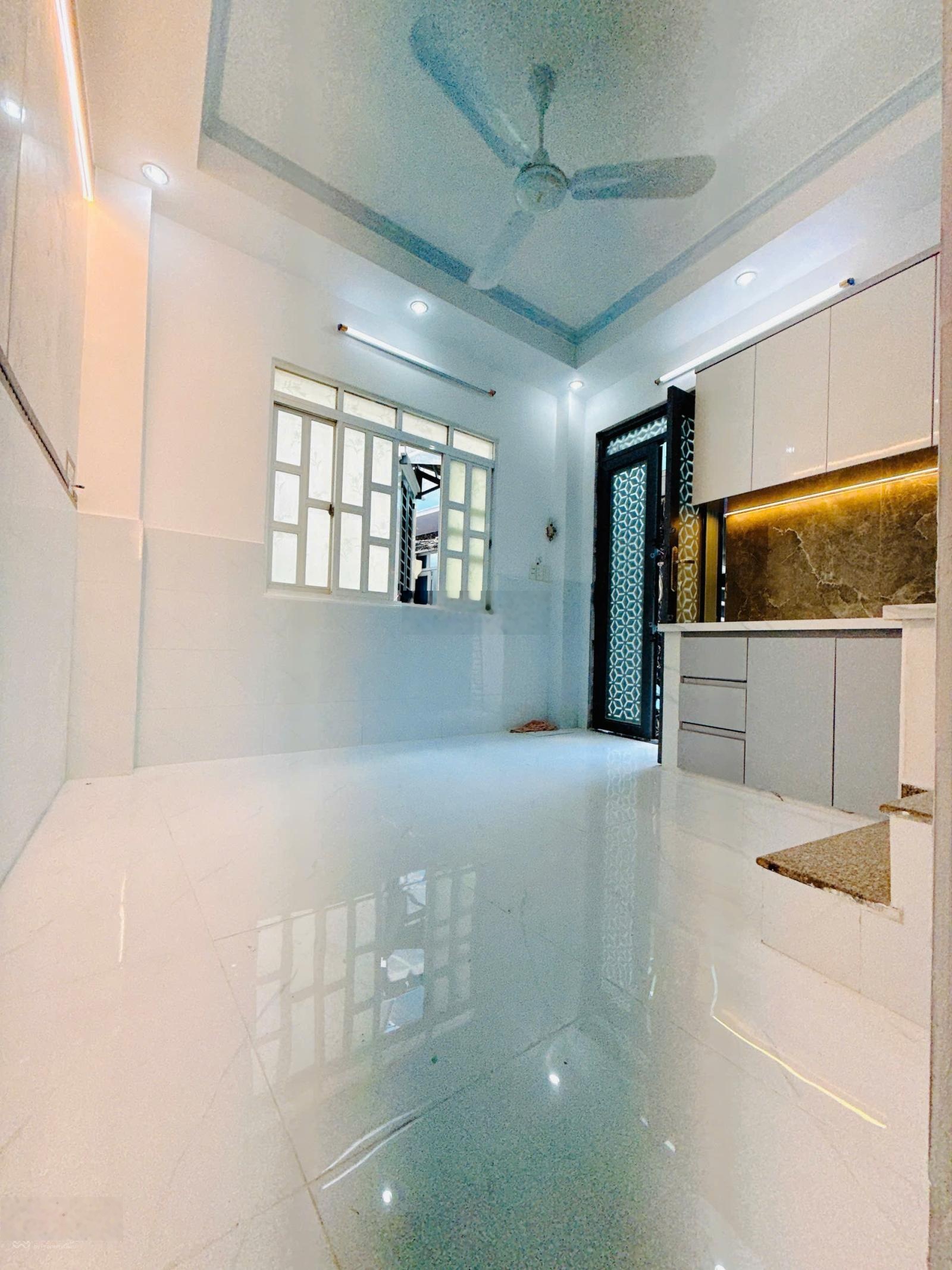 Bán nhà căn góc 2MT Ba Đình P8 Quận 8, 3.5x6m 2 lầu mới xây, giá 2.68 tỷ