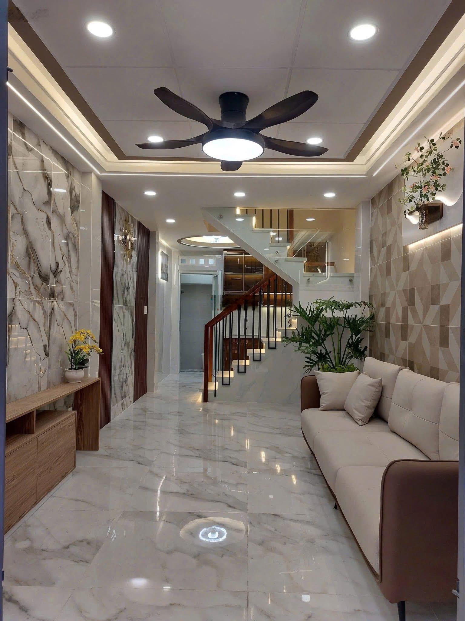 KẸT TIỀN! Chủ bán GẤP nhà tại Ngô Quyền, 40m2, 2PN, 2WC. Giá 3ty9, cho THUÊ 15tr/tháng