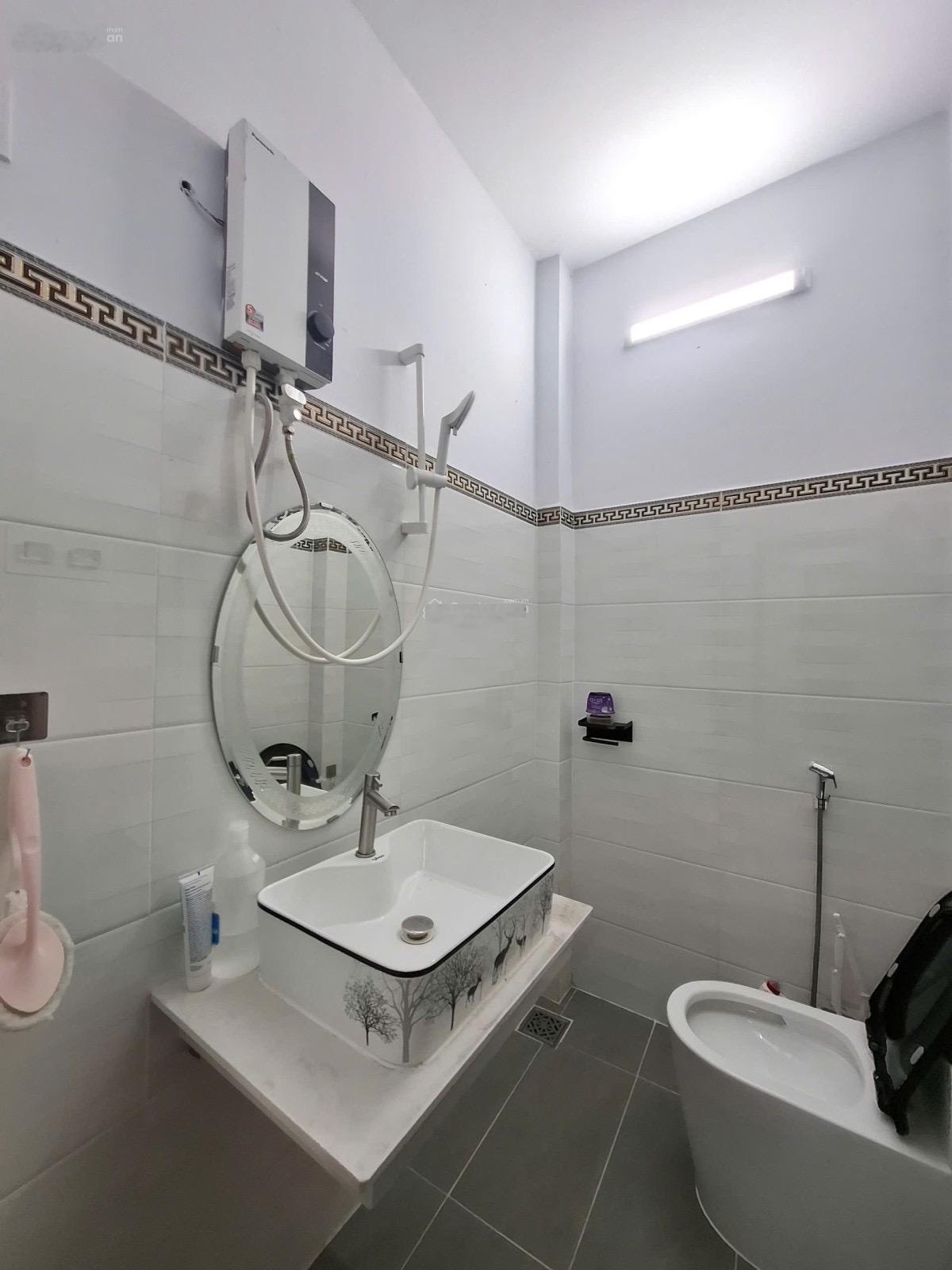 Nhà đẹp Quận 1, TK Nguyễn Cảnh Chân, 35m2, 3 tầng 4PN, tặng ful nội thất, chỉ 6.98 tỷ