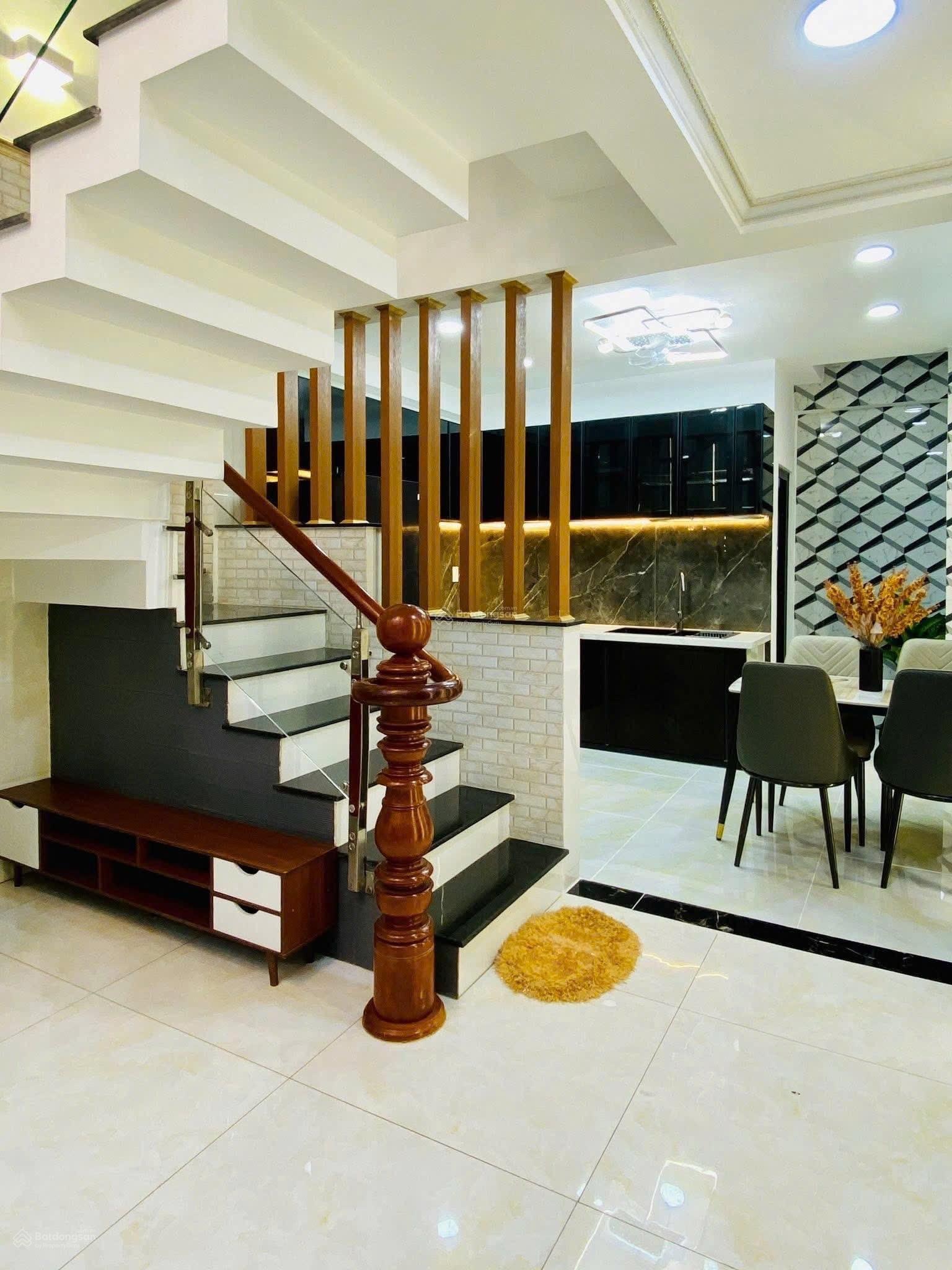 Chú tôi bán nhà Nguyễn Khắc Nhu-Q1, gần bệnh viện Răng Hàm Mặt. Giá 5tỷ2/87,9m2 đang cho thuê 31tr