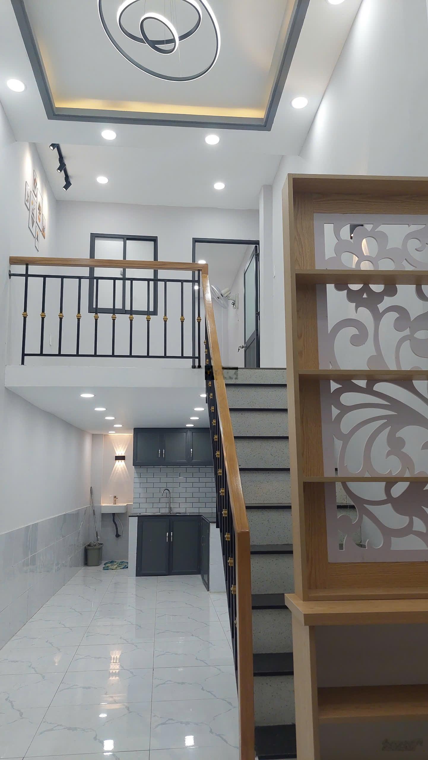 Bán nhà mới ở ngay trệt lửng cách 150m ra trung tâm hành chính Bình Tân gần chợ giáp khu Tên Lửa