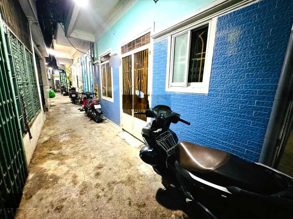 18m2 phạm văn bạch, 3 tầng, 2pn, 2wc gần mặt tiền