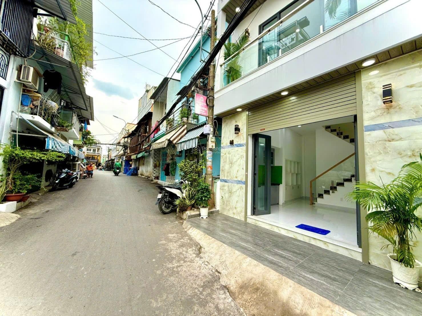Mặt tiền kinh doanh buôn bán tốt - ngang 4,5m2 - 3 tầng
