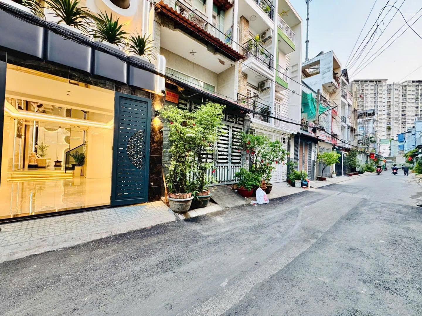 Chú ba kẹt vốn cần chạy tiền trước tháng 5 bán gấp giá 3 tỷ 900 triệu tại làng hoa gv. dt 75m2, shr