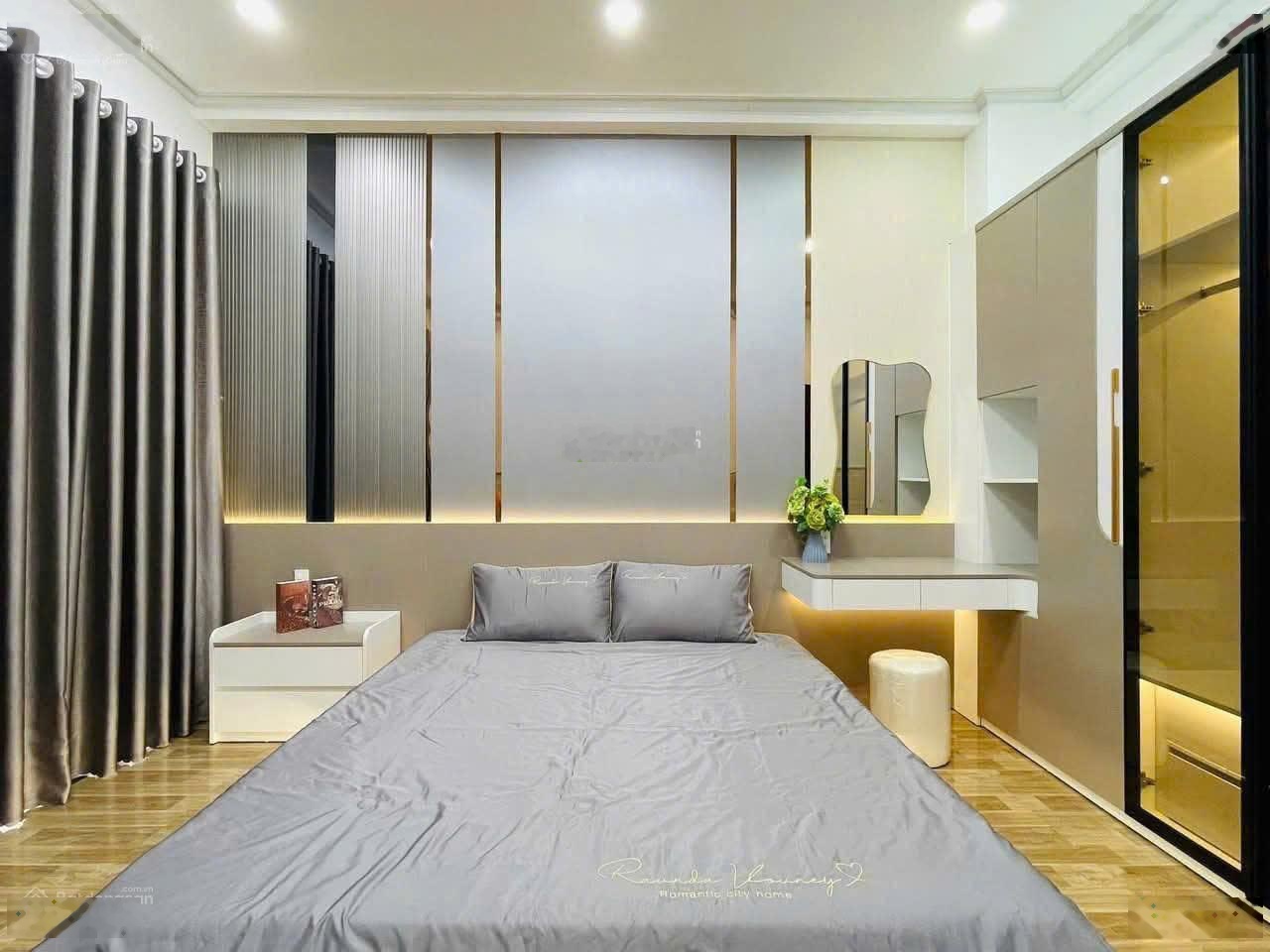 Cô Ba bán nhà Calmette, Q.1 với giá 4tỷ650/69,3m2. Cách chợ Bến Thành 2' di chuyển. Cho thuê 27tr