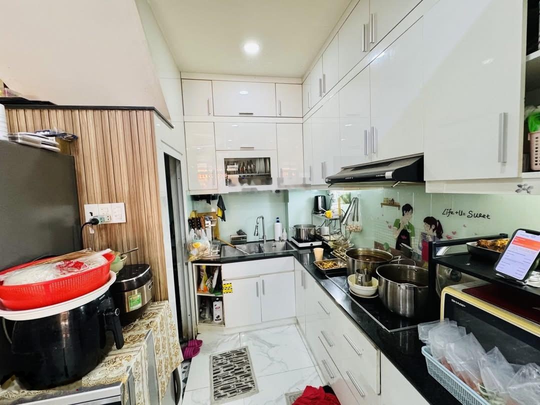 Tôi cần bán nhà huỳnh khương ninh,quận 1-giá:6tỷ 375triệu/81m2 (4.5x18m) sổ sẵn,đang thuê 28triệu