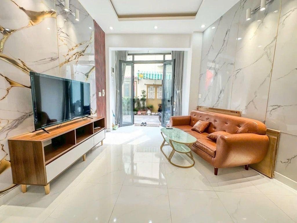 Nhà đẹp - mặt tiền đường - full nội thất - nở hậu 5m -hoàng công đủ - chỉ hơn 5đ