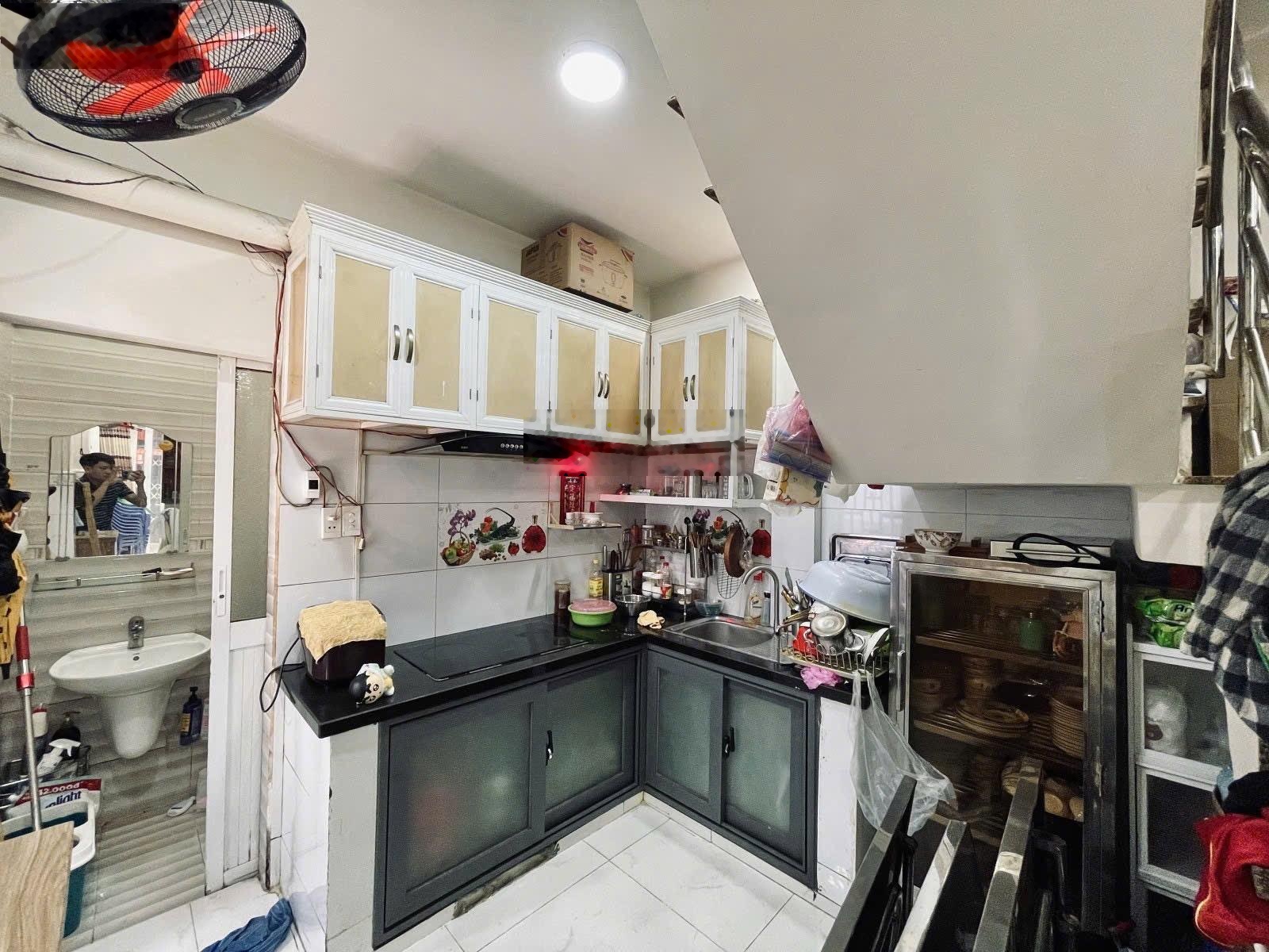 Bán Nhà Riêng Chính Chủ cần bán nhanh tại Trần Hưng Đạo, 4,8 tỷ, 27 m2, giá siêu hời, view đẹp