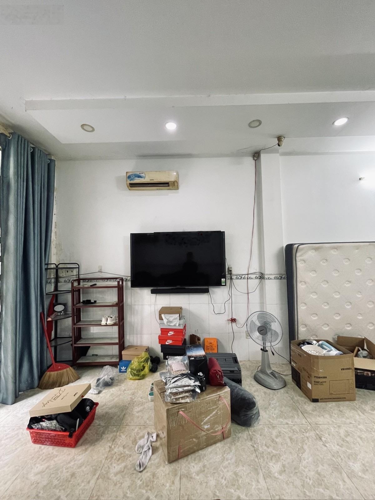 Bán nhà tân bình cạnh mặt tiền ô tô đậu cửa - nở hậu- không qh lg - nhỉnh 5 tỷ.