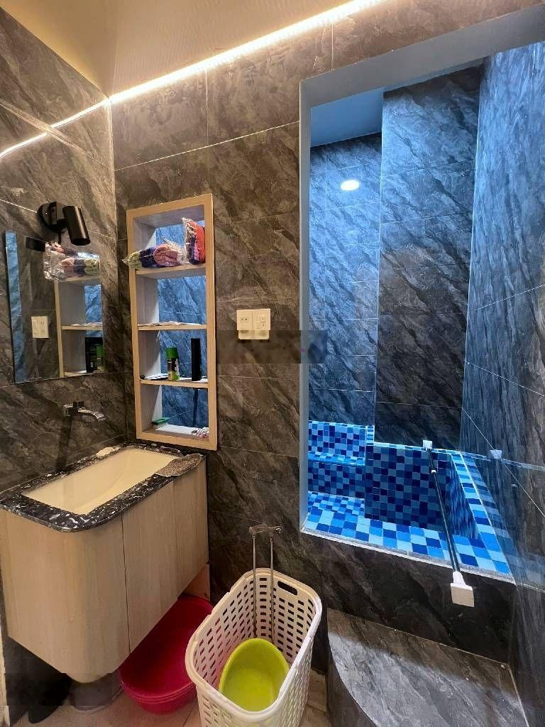 Hàng hiếm quận 11.nhà 4 tầng. Đường lạc Long quân.hẻm xe hơi. Giá hơn 4 tỷ xíu thương