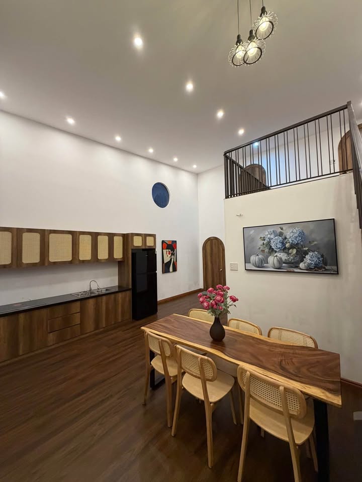 Bán nhà đẹp diện tích 100m2, 3 phòng ngủ, trung tâm Hòa Tiến, gần chợ, trường học