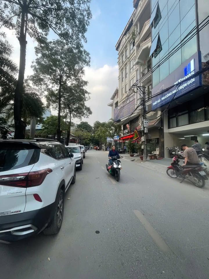 Nhà phân lô kinh doanh Hoàng Quốc Việt, Cầu Giấy 60m2, 6 tầng, thang máy, ô tô trong nhà