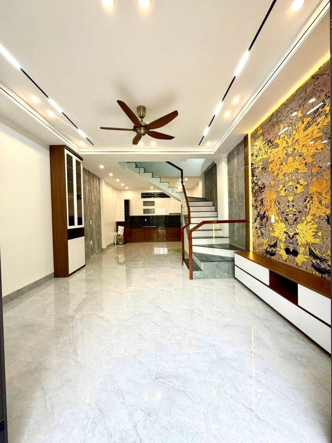 Bán nhà 3 tầng hiện đại, diện tích 45m2, hướng đông bắc tại Phú Xuân, Thái Bình