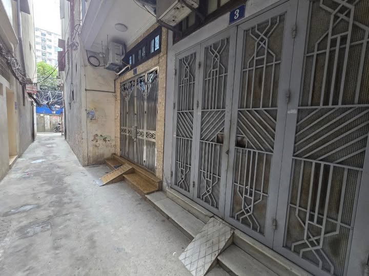 Bán nhà đẹp Hào Nam, ngõ đẹp, gần ô tô, sổ đẹp, 2 thoáng, 33m2