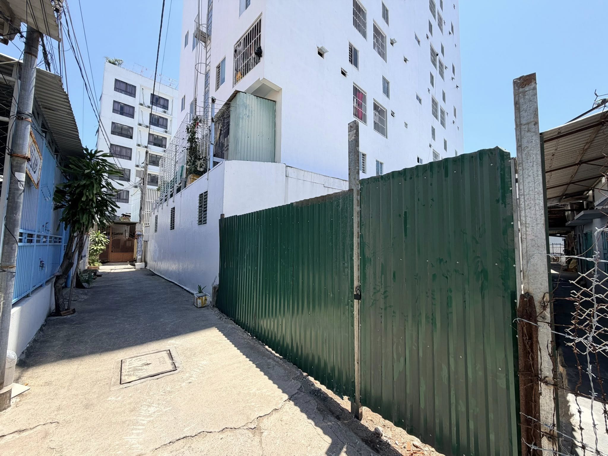 Chủ cần bán nhanh lô đất hẻm đường Nhà Thờ, Vĩnh Hải, cách biển Hòn Chồng 300m, giá 4.95 tỷ