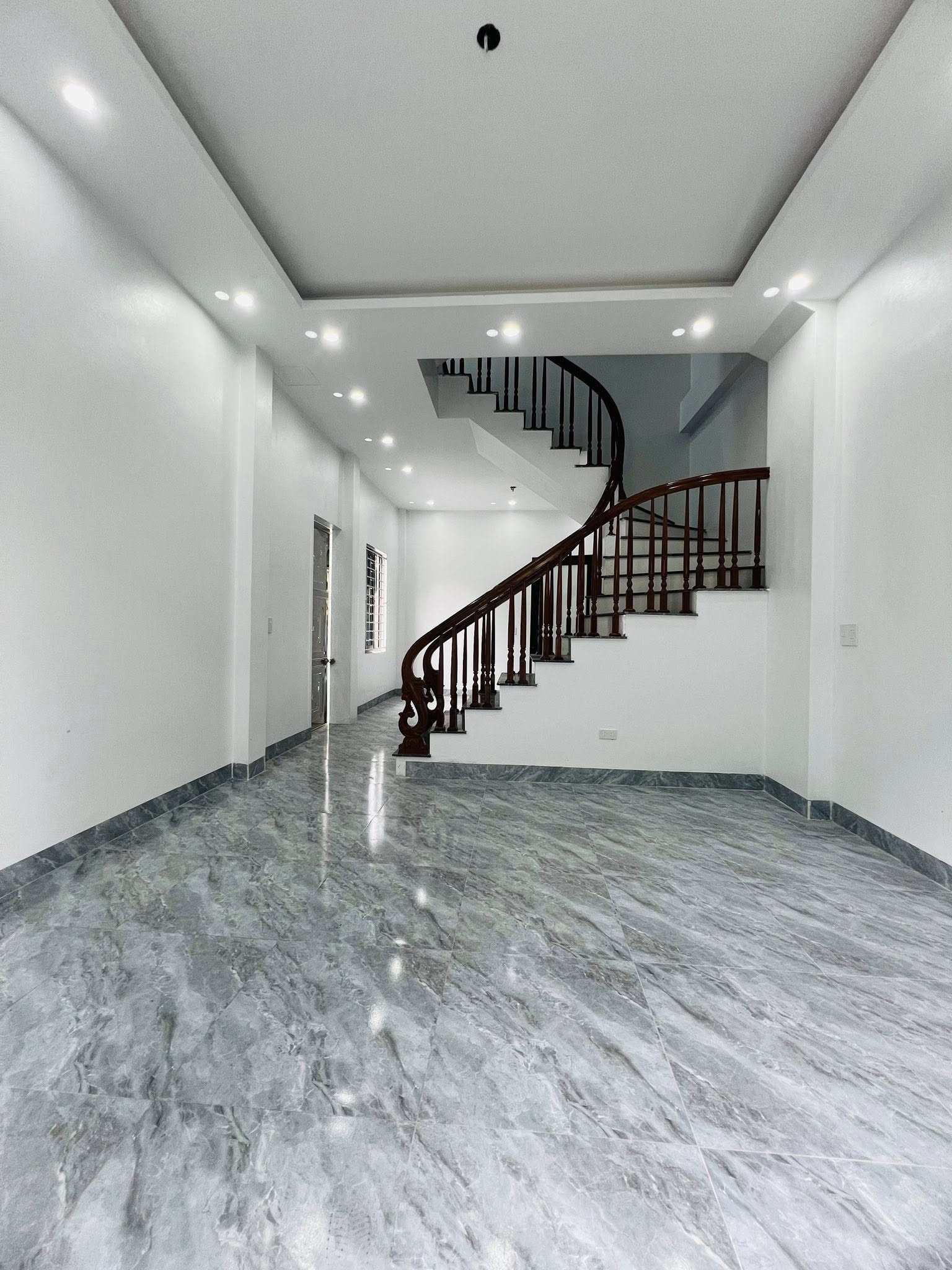 Nhà Phú Xuân 40m², 3 ngủ, Tây Nam, gần chợ trường