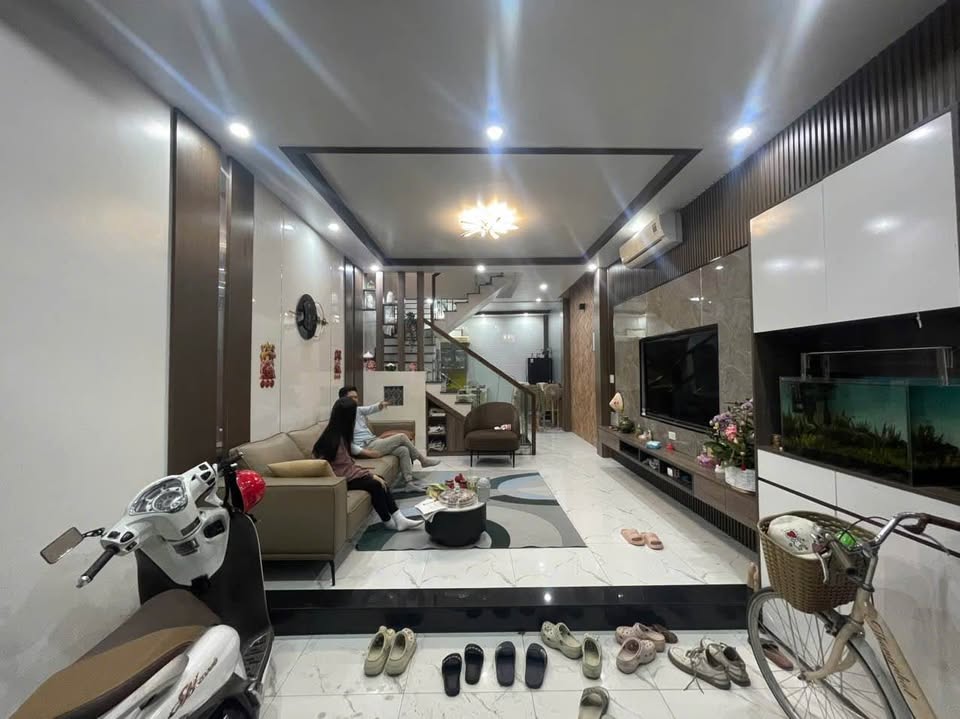 Bán nhà lô góc mặt ngõ Thiên Lôi, kinh doanh sầm uất