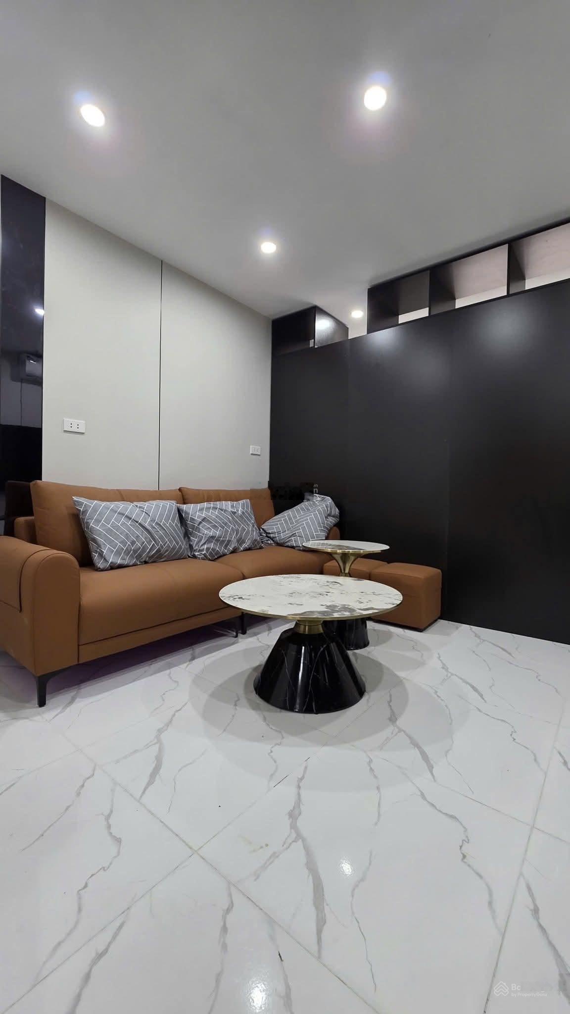 Bán nhà tập thể tầng 3 ngõ 128C Đại La, 70m2, 2 phòng ngủ, có sổ đỏ, giá 3,8 tỷ.