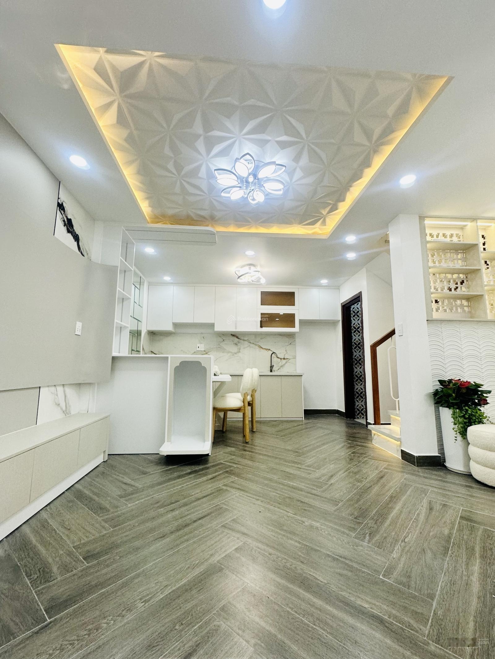 Q7 Nhỉnh 3 Đồng Nhà mới đẹp full nội thất cao cấp