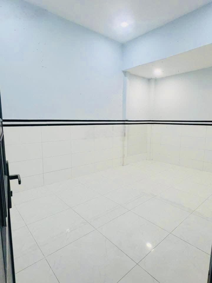 // Phạm Văn Chiêu P14 GV hẻm 3m gần ngã 4 QT-Phan Huy Ích 4,2x12m lầu 2PN 2VS LH 0786555368 Hiệp