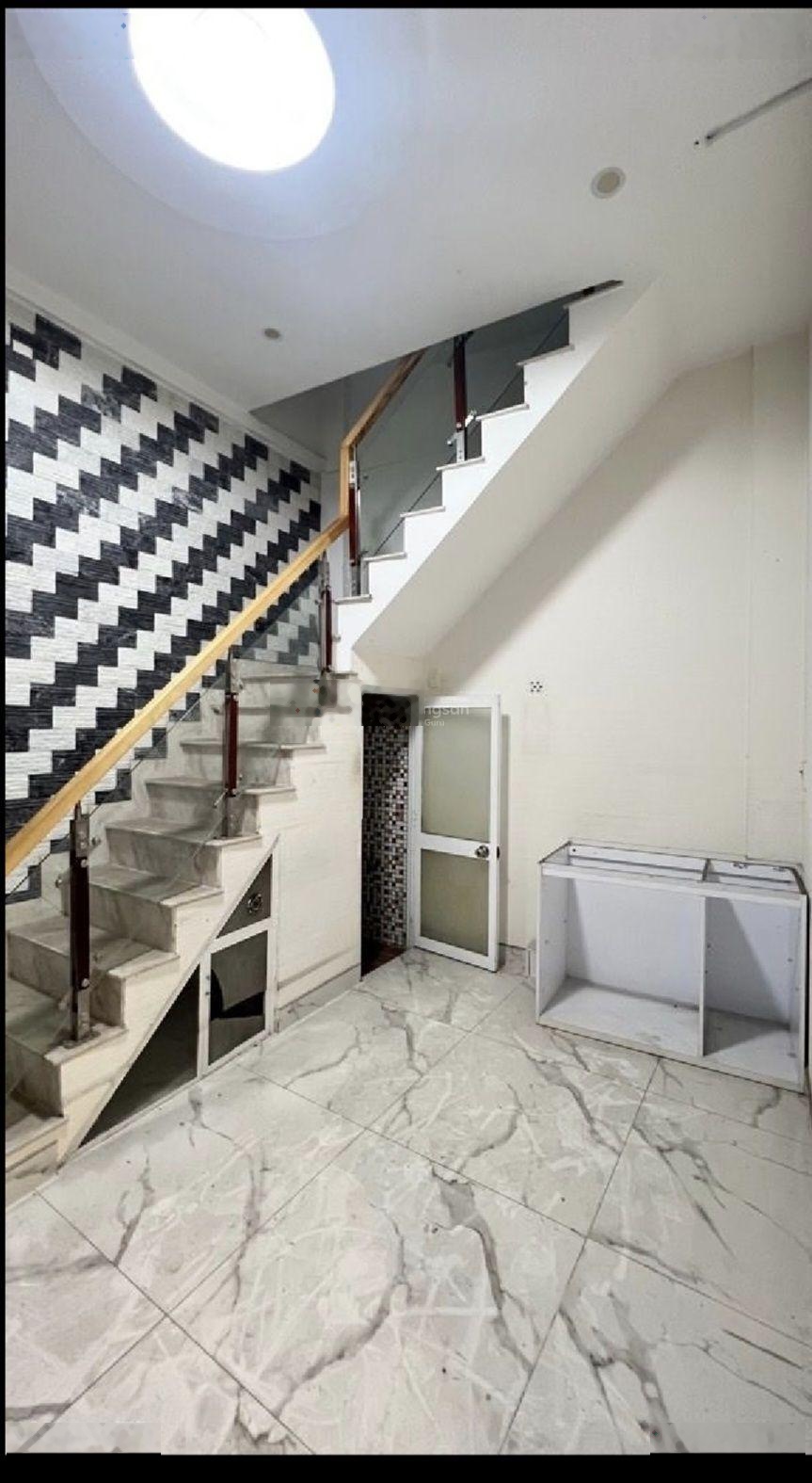 Nhà 2 mặt tiền. Hẻm xe hơi thông. Ngang lớn 6.5m.đường Lãnh Binh Thăng. Quận 11.giá 5.x TỶ THƯƠNG L