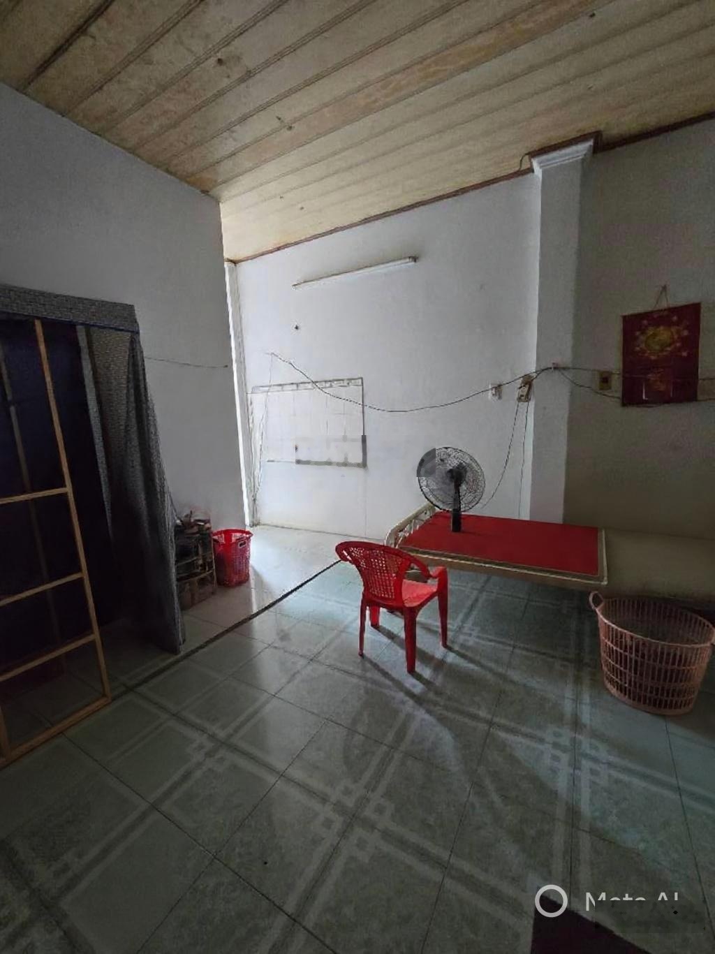 Tin nóng! Nhà quận Tân Bình nở hậu đẹp miễn chê - 1 trệt 2 lầu, 6PN, sạch đẹp, chỉ 5.2 tỷ