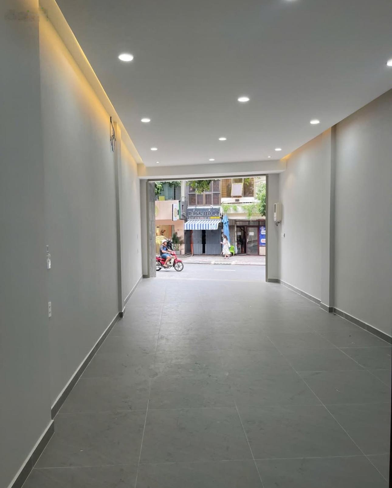 Siêu Phẩm nhà Lê Thị Riêng, Quận 1. Giá: 7Tỷ100/61m2. Trệt,3Lầu. Đang cho thuê 42Triệu/tháng. SHR