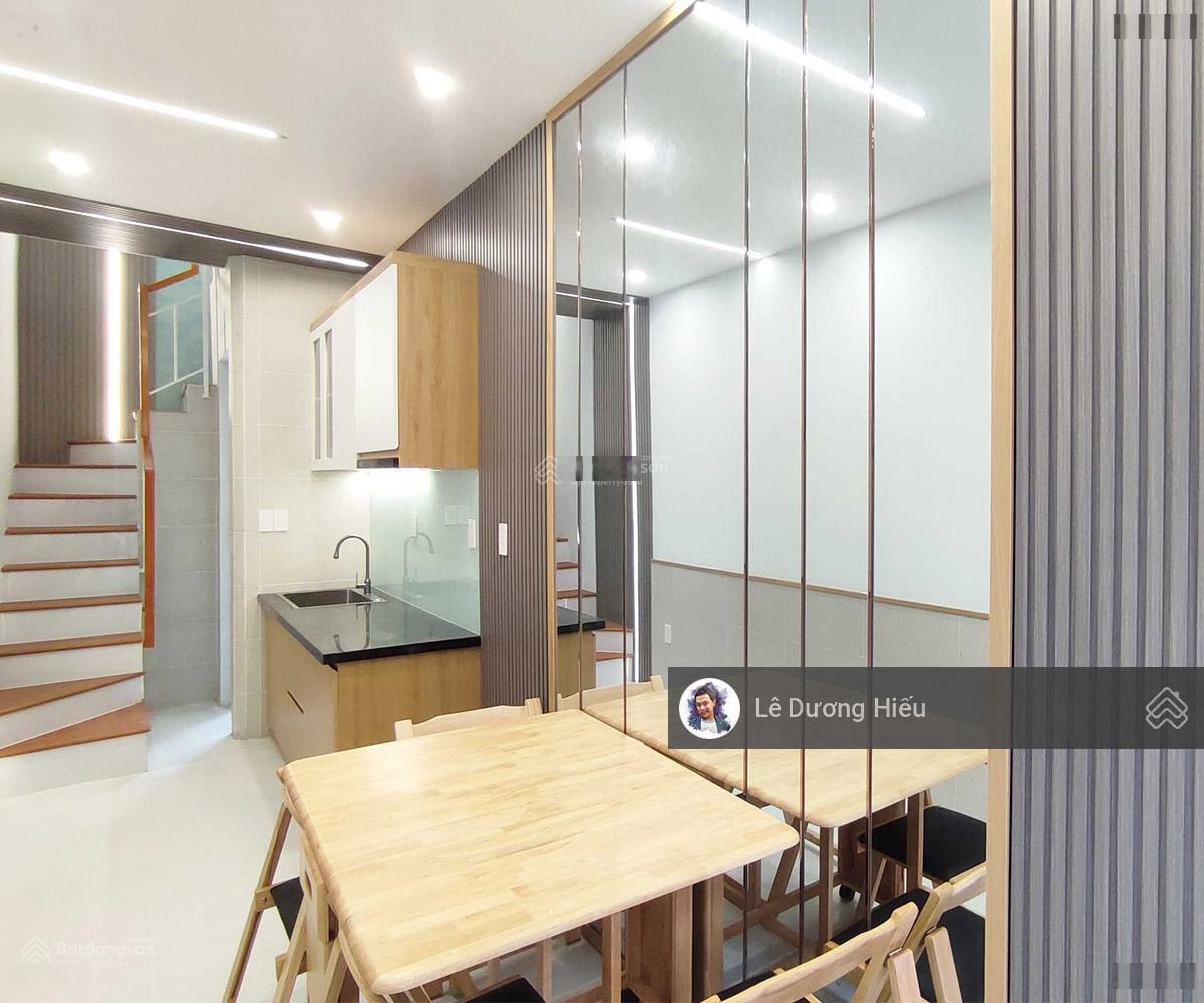 (Video nhà thật) Chính Chủ. Nhà mới tinh 3 tầng như hình. 2 phòng ngủ. 3 WC. Hẻm 4m. Ko Quy Hoạch