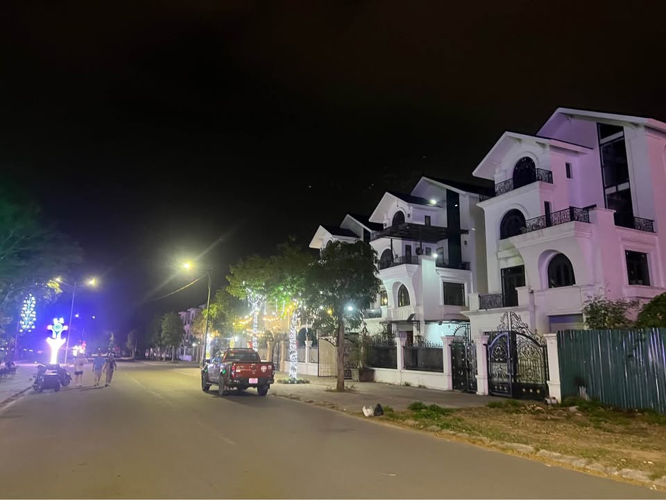 Bán nhà riêng thành phố Hòa Bình, tỉnh Hòa Bình, giá 2,4 tỷ