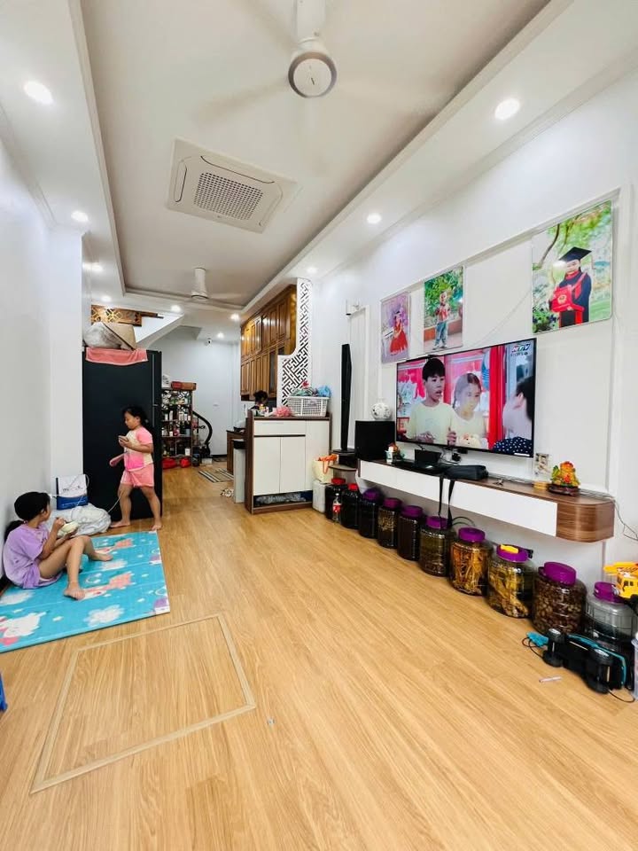 Bán nhà Đại Mỗ, diện tích 36m2 x 5 tầng, đầy đủ công năng, ô tô đỗ cổng