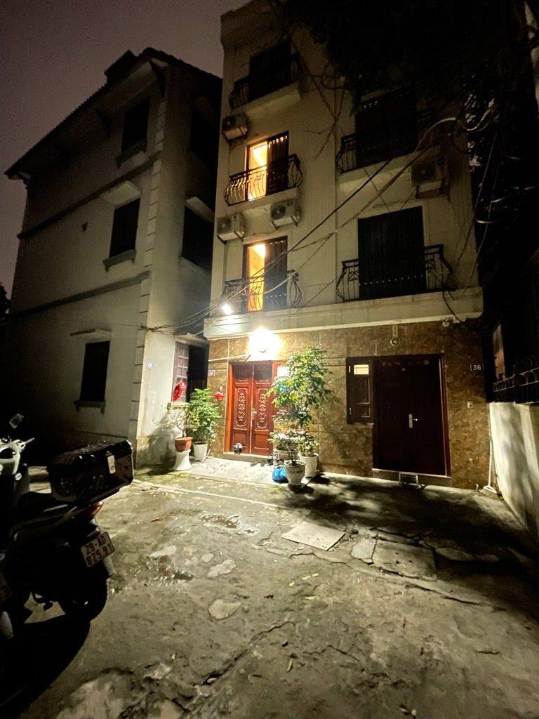 Bán nhà Việt Hưng, 40m2, 5 tầng, 5 phòng ngủ, gần trung tâm hành chính, sát Bệnh viện đa khoa Đức Giang