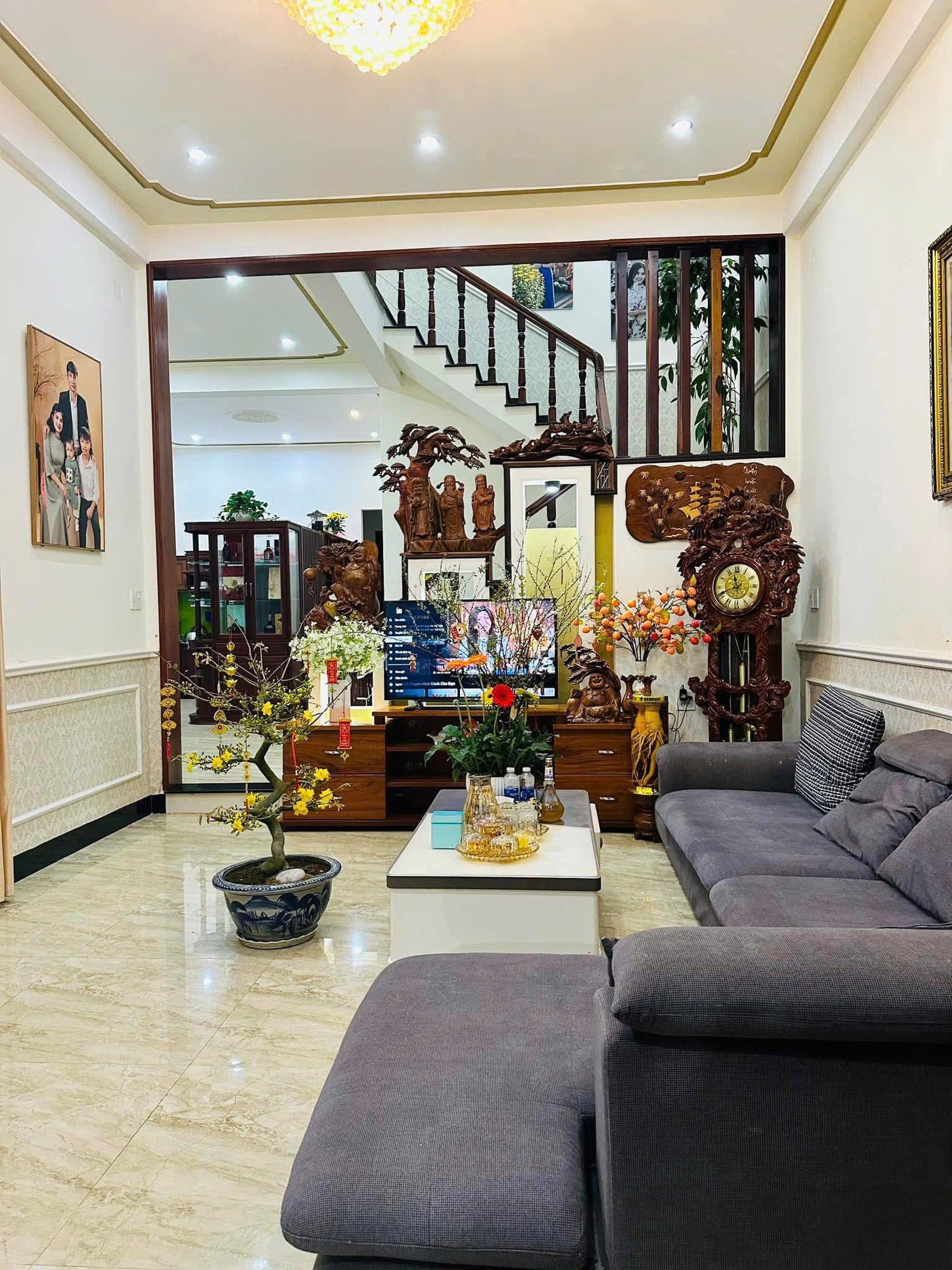 Bán nhà nhà mặt tiền Lê Lợi, trung tâm Chư Sê, giá 4.3 tỷ