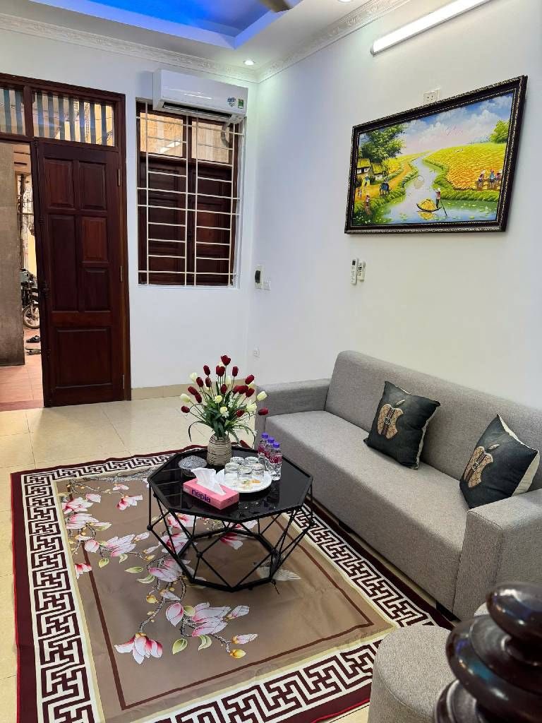 Bán nhà Lĩnh Nam, Hà Nội, diện tích 64m2, sổ đỏ chính chủ