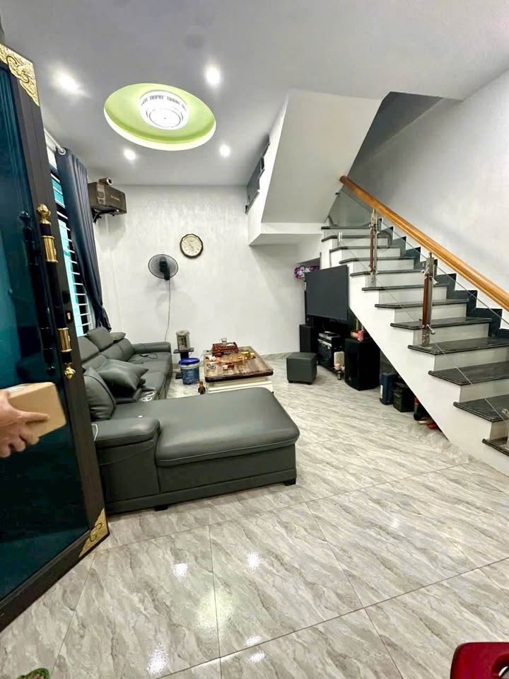 Bán nhà phố 3 tầng tại Đông Tác, Đông Thọ, Thanh Hóa, giá 2.3 tỷ