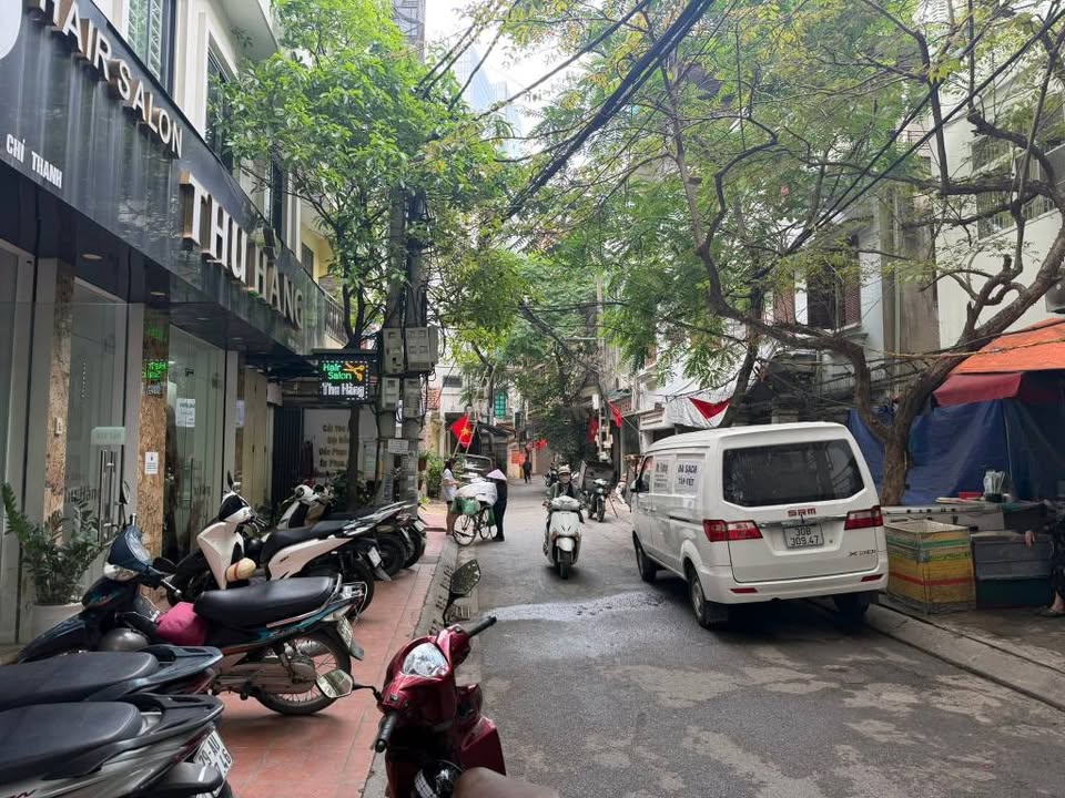 Bán mảnh đất tại Kim Mã, 55m2, mặt tiền rộng 5.2m, giá chào 9.3 tỷ