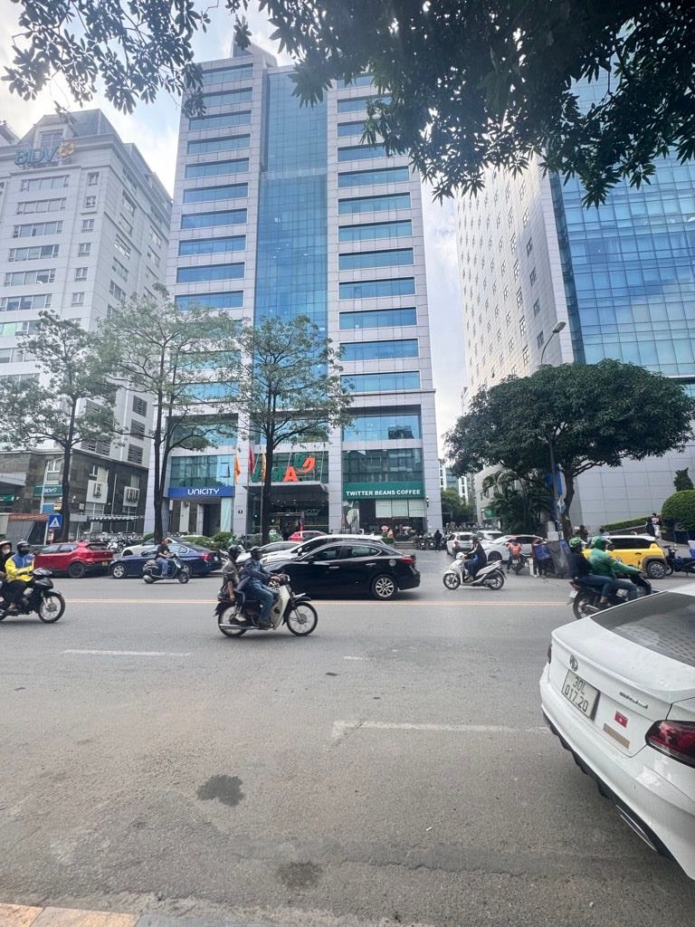 Bán nhà mặt phố Duy Tân, lõi trung tâm Cầu Giấy, khu văn phòng đắt giá, cầu thuê luôn cao, giá 62 tỷ
