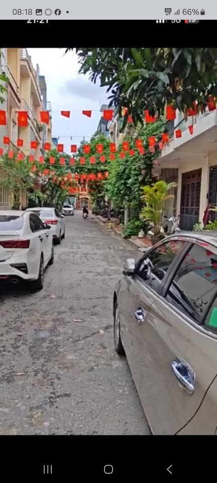 Bán nhà 2,5 tầng mặt đường Đinh Tiên Hoàng, Bãi Viên, giá 3.35 tỷ