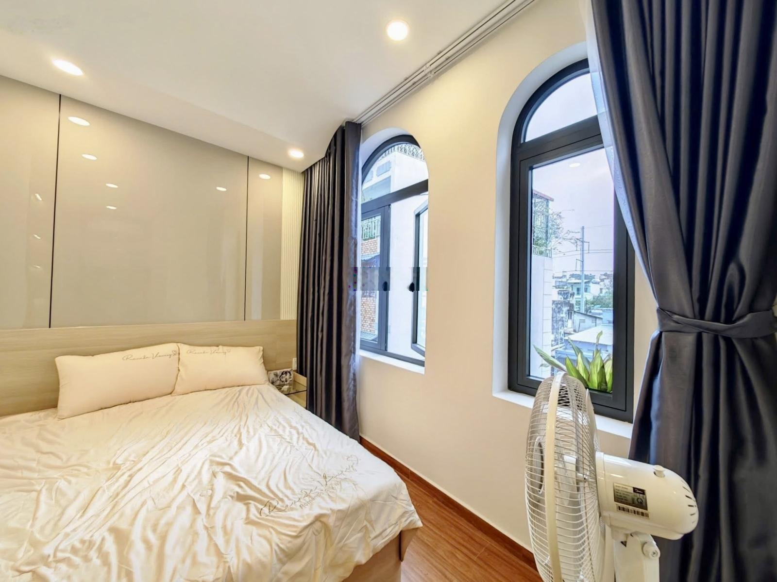 Chú Sáu cần bán nhà Lý Tự Trọng-Bến Thành-Q1, gần chợ Bến Thành.Giá 4tỷ900tr/84,8m2,cho thuê 26tr